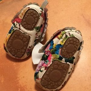 Shoes - FLORAL BABY SHOES with Bow Moccasin Style Size 3 Shoes - FLORAL BABY SHOES with Bow Moccasin Style Size 3